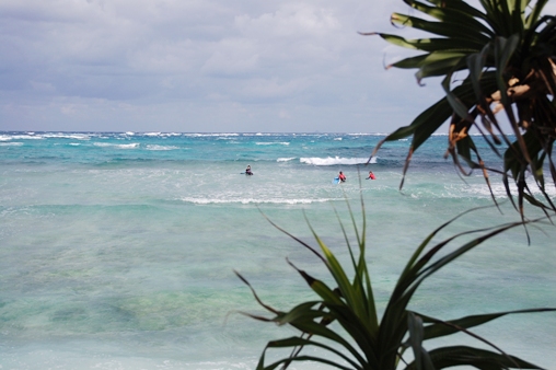 沖縄サーフィン、一眼隠し撮り！？