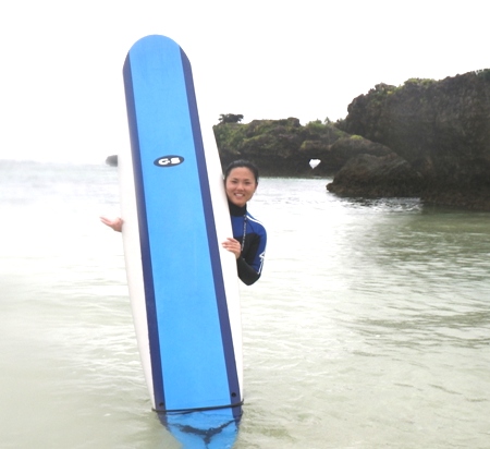 結婚式で沖縄へ。空いた時間でサーフィンを楽しみました。