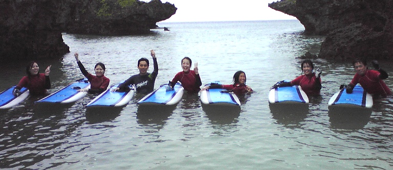沖縄の恩納村で体験ロングボードサーフィンとフルレンタル＆ポイント案内
