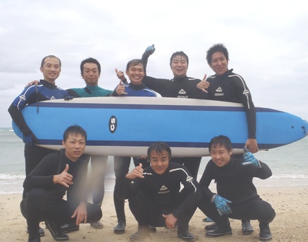 サーフィンデビューなら沖縄のちゅら海。そしてシーナサーフへ！