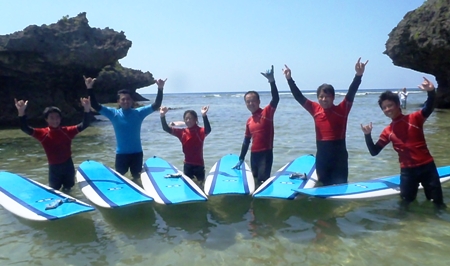沖縄シーナサーフでサーフィンコースにご参加された皆さま
