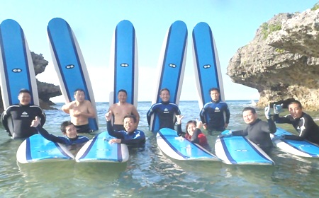 社員旅行なら、沖縄♪　はじめてのサーフィンならシーナサーフへ♪