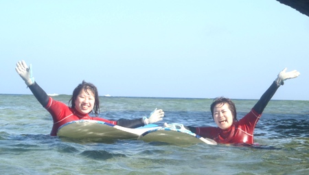 綺麗でひろ～い沖縄の海でサーフィンしませんか？？！！