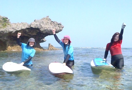 沖縄のきれいな海ときれいなブレイクでサーフィンしましょう！