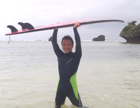シーナサーフでファンサーフ！　沖縄サーフィンは気持いいですよ！