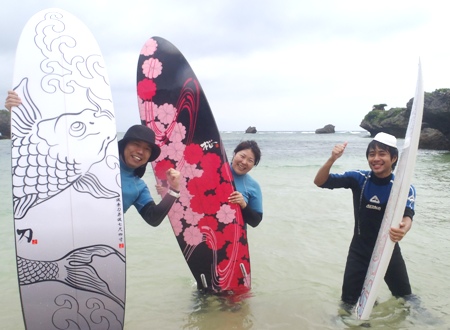 サーフィン・ファン！　沖縄シーナサーフでサーフィンしましょう！